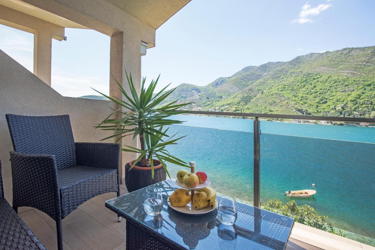Apartments Maxhit Tivat Exterior photo