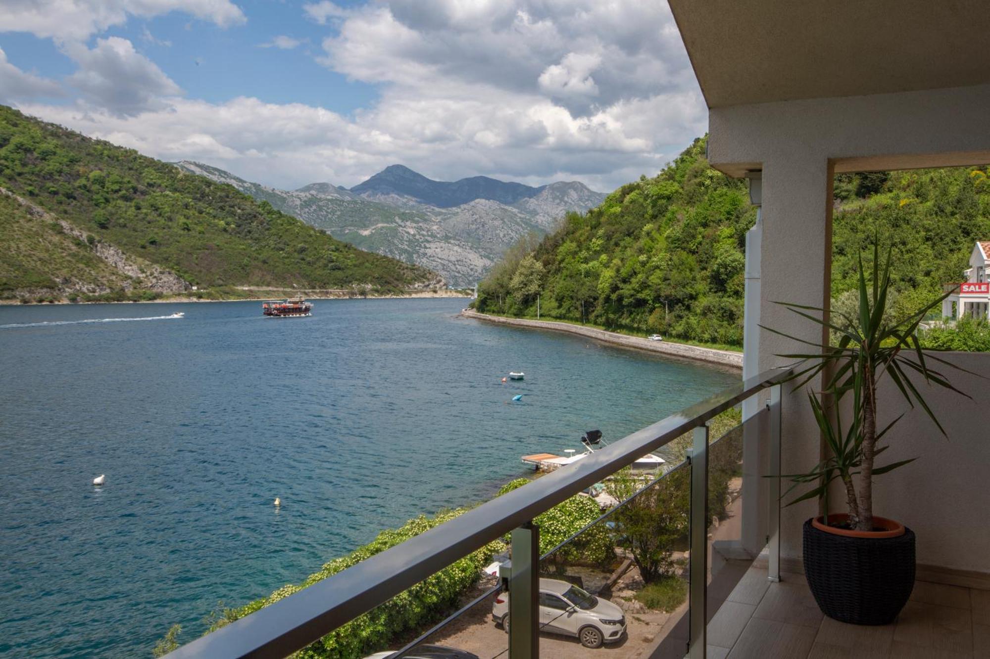 Apartments Maxhit Tivat Exterior photo